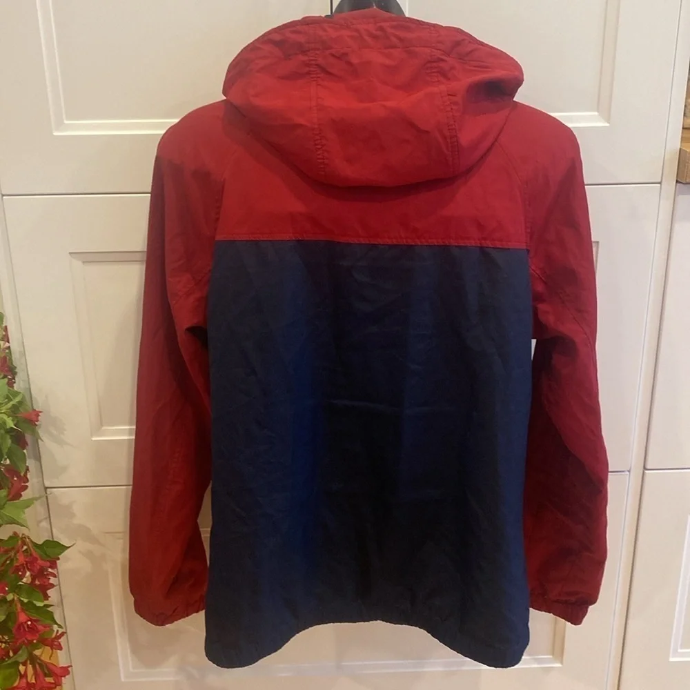 HOLLISTER long sleeve blue & red light weight packable Windbreaker Size Small - Picture 7 of 13